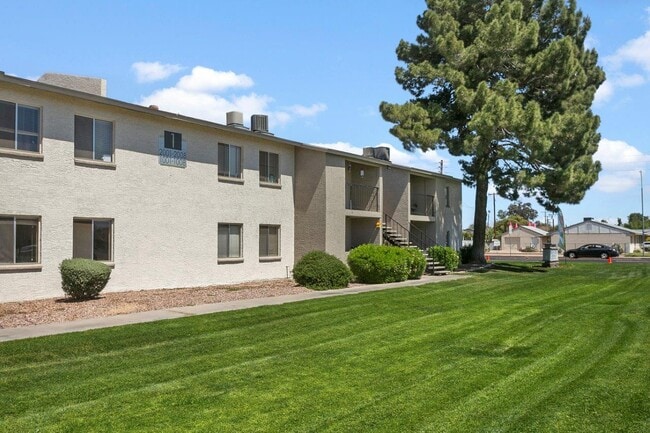 Building Photo - Palm Crest at Station 40