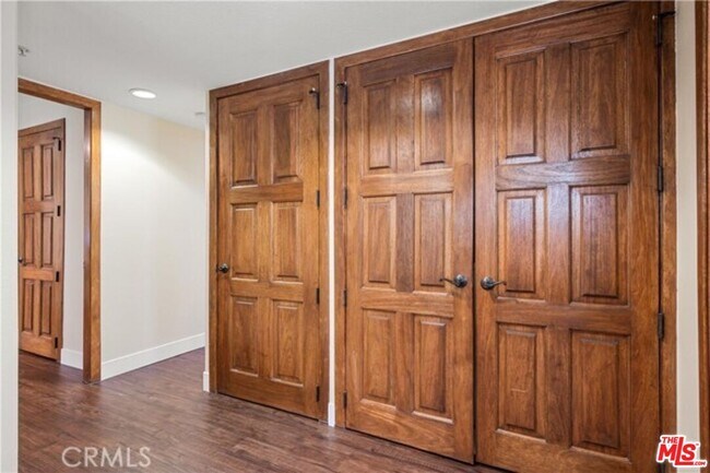 Building Photo - 1401 S St Andrews Pl