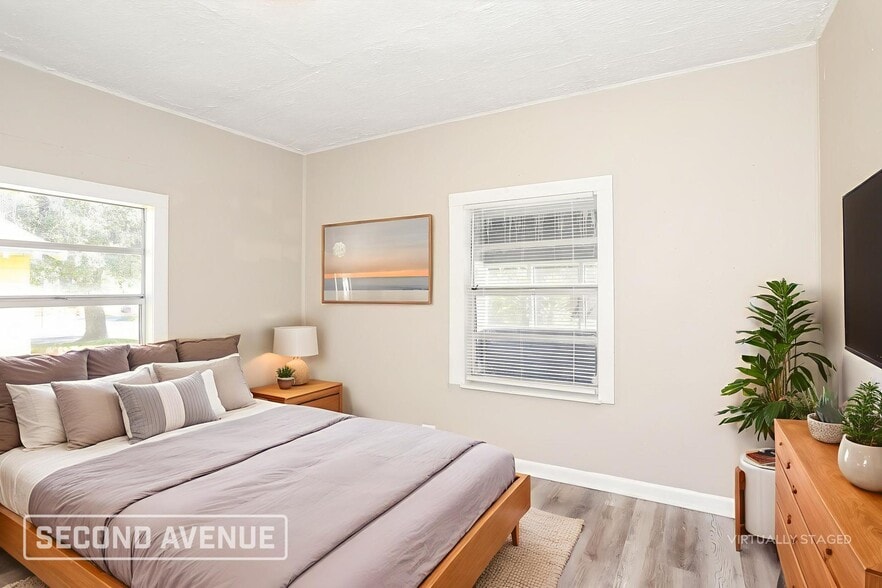 Building Photo - 2011 W 15th St