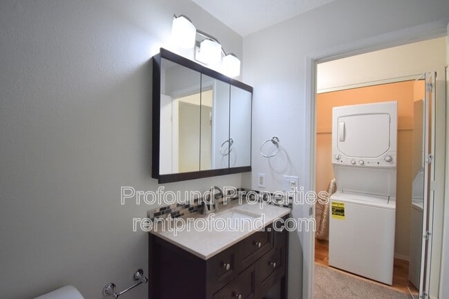 Building Photo - 421 N Hayden Bay Dr