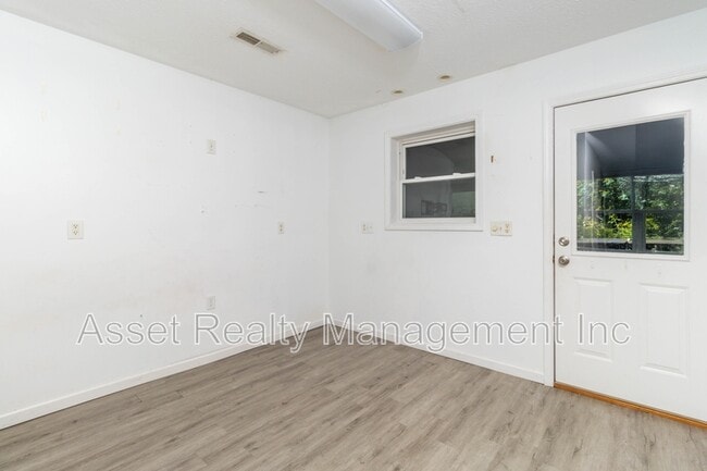 Building Photo - 2084 Allenridge Dr