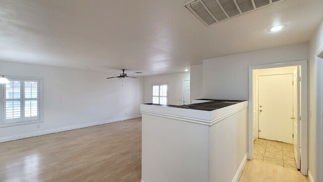 Building Photo - 167 White Butte St