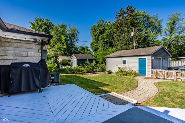 Building Photo - 5860 Primrose Ave