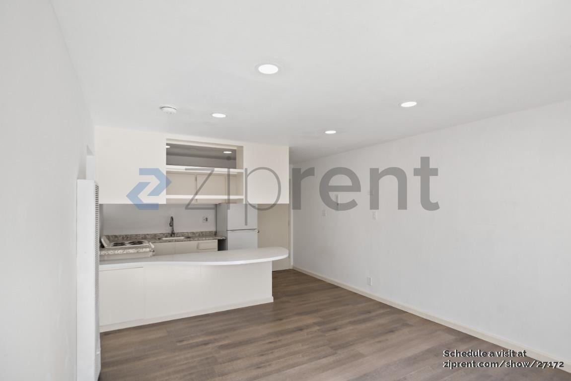 Building Photo - 474 90th St