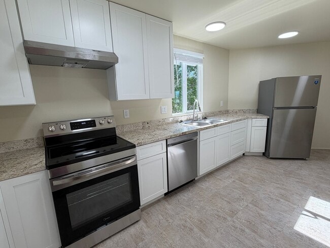 Building Photo - 1413 Shoshone St