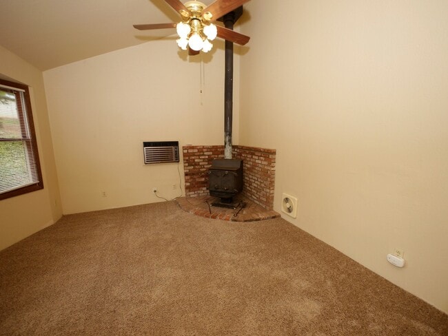 Building Photo - 99 Parsons Ln
