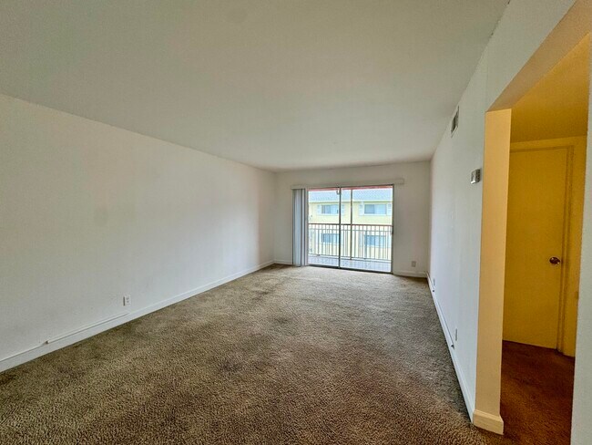 Building Photo - 1501 Crescent Cir