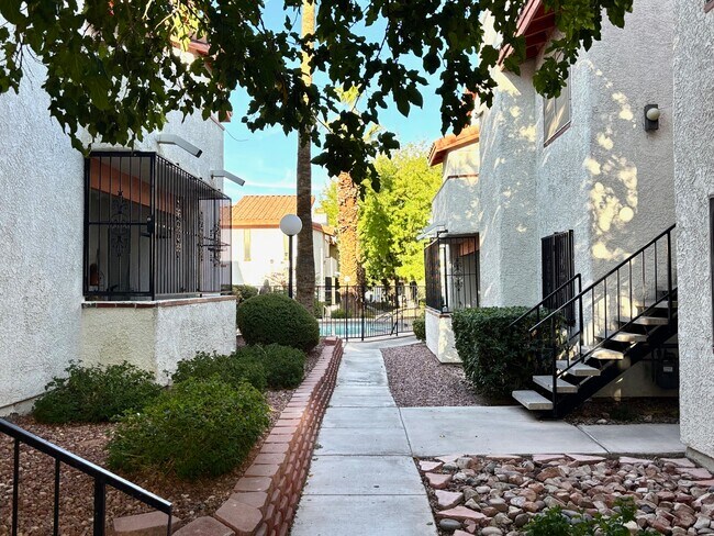 Building Photo - 1701 E Katie Ave