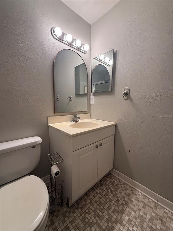 Building Photo - 1410 N Fern Creek Ave