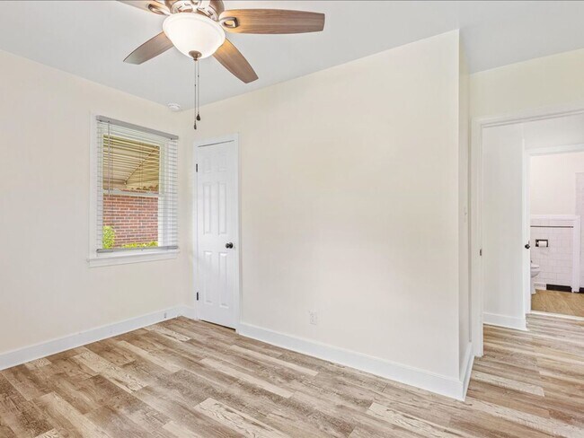 Building Photo - Luxury Remodeled 4 Bedrooms  2 Full Baths