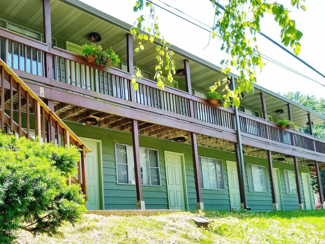 Building Photo - 615 W 15th St