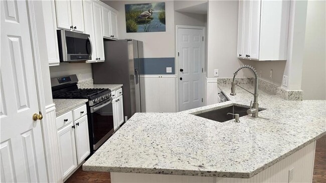 Building Photo - 2885 Stonehenge Ct