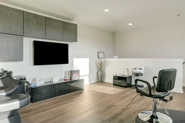 Building Photo - 113 Filifera Ct