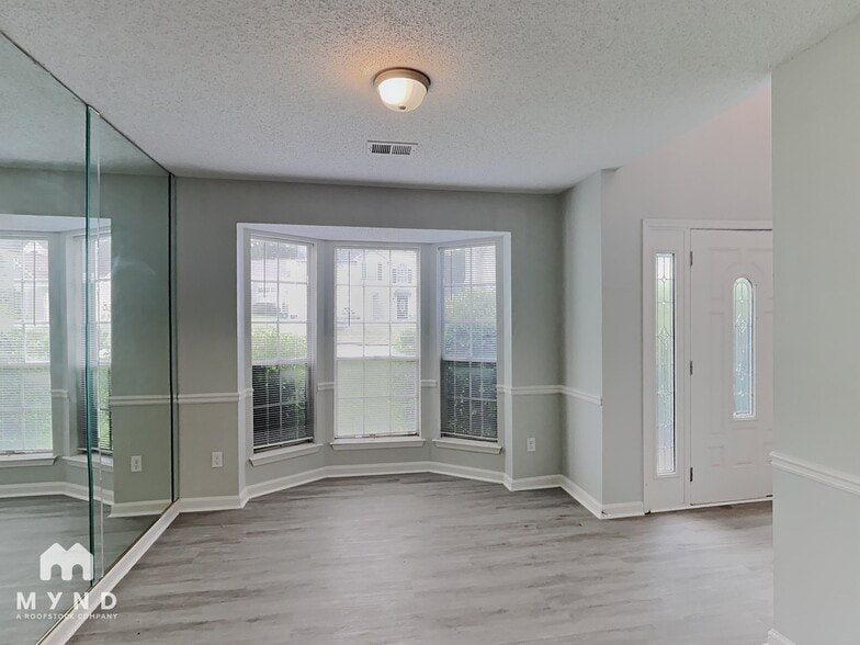 Building Photo - 6252 Phillips Lake Cove
