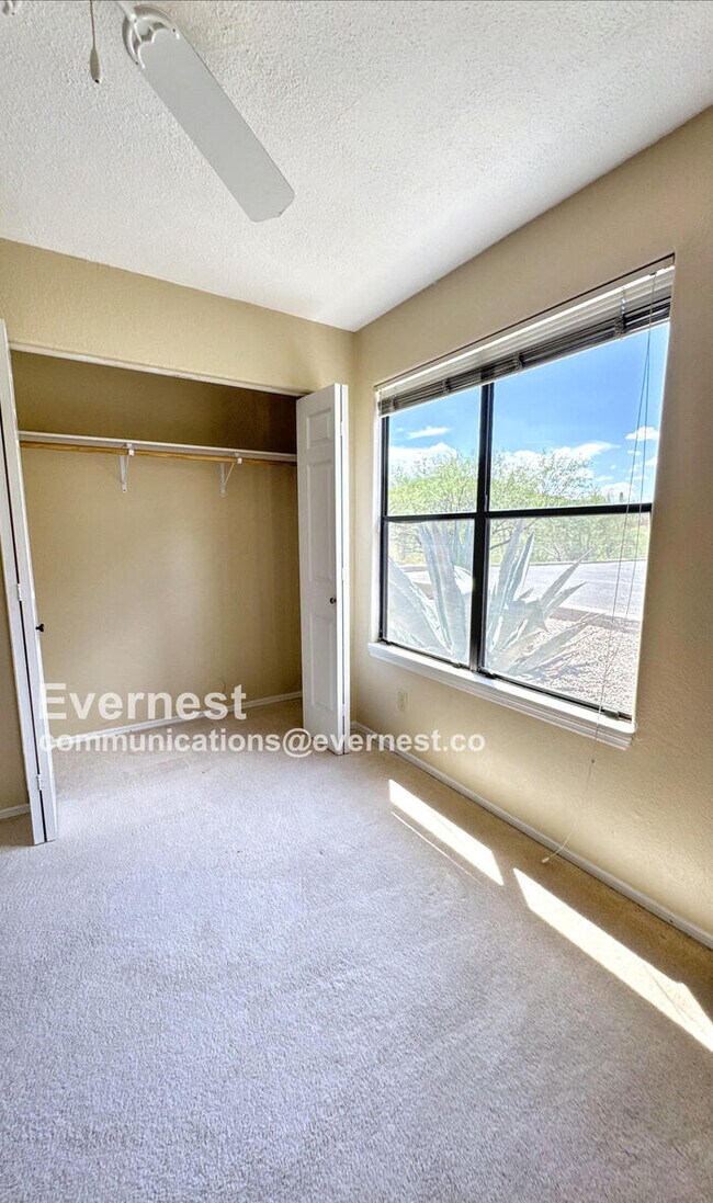 Building Photo - 6655 N Canyon Crest Dr
