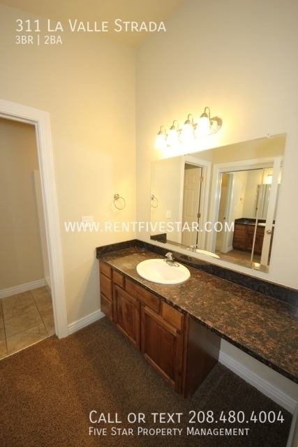 Building Photo - 311 La Valle Strada