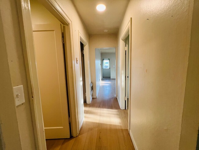 Building Photo - Cute 2 bedroom, 1 bath in Mount Vernon clo...