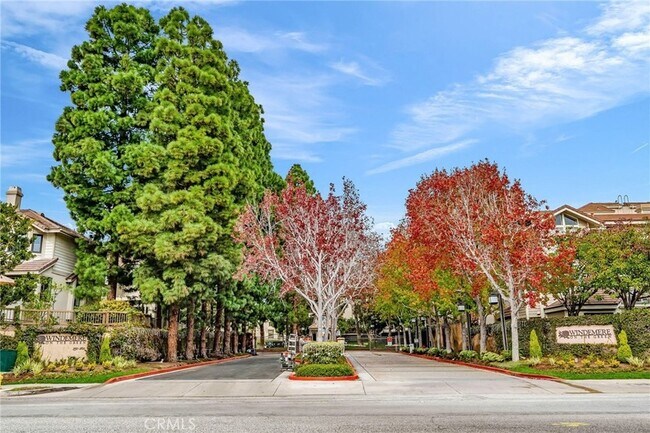 Building Photo - 2559 Plaza del Amo