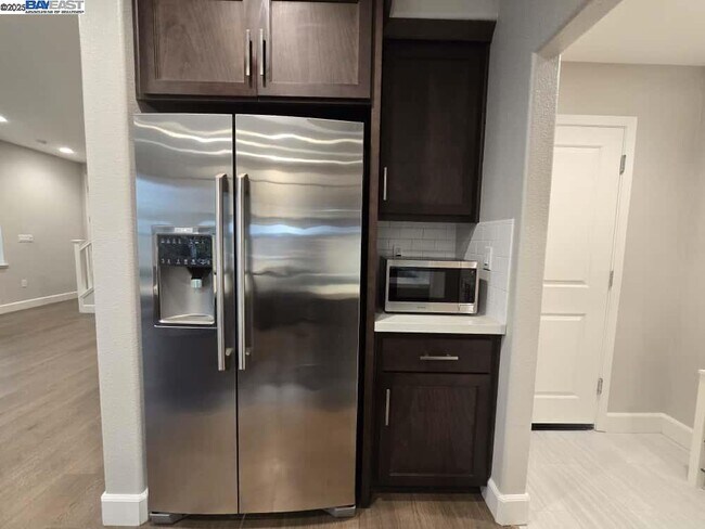 Building Photo - 8553 Waveside Wy