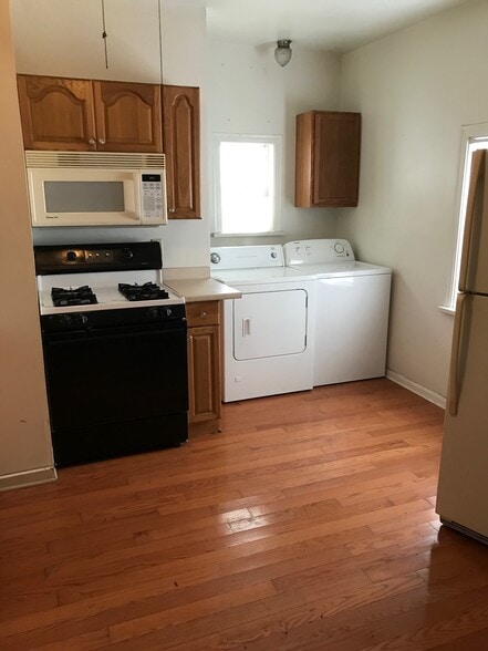 Building Photo - 2816 Edwards Way