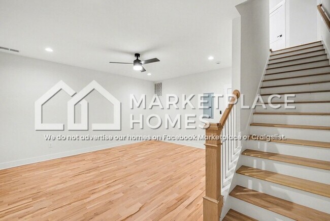 Building Photo - 1034 E Trinity Ln