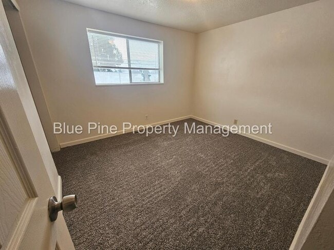 Building Photo - 1151 E Cedar St
