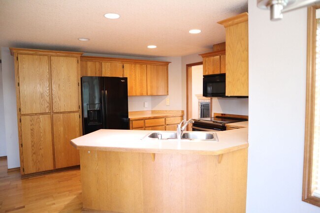 Building Photo - 1508 SE Solomon Loop