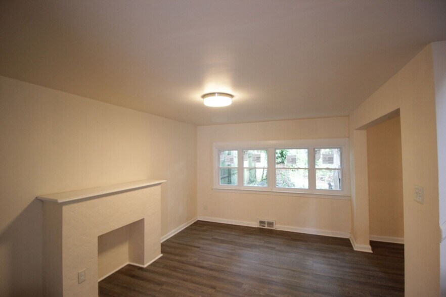 Building Photo - 13 Paynter Dr