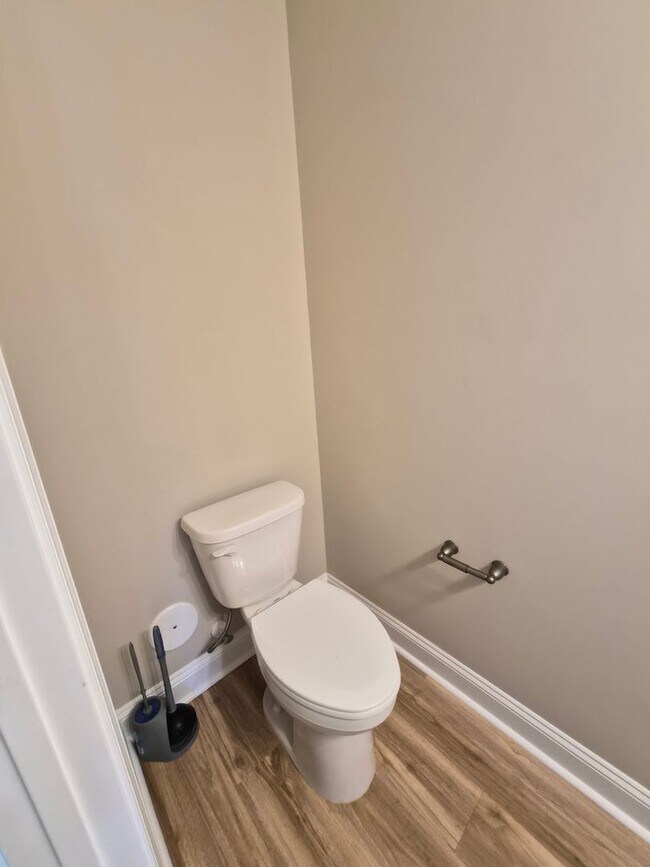 Building Photo - 187 Loren Rd