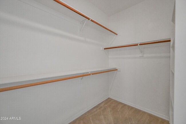 Building Photo - 2031 W Tracy Ln