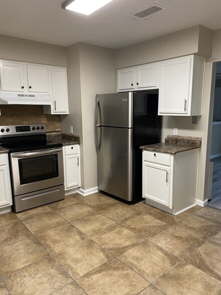 Kitchen - 3850 Creighton Rd
