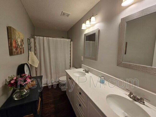 Building Photo - 4720 Waltons Cir