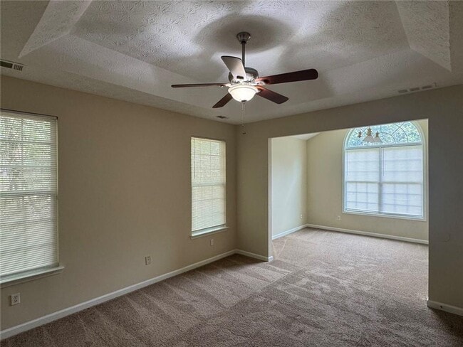 Building Photo - 5736 Lakeside Dr