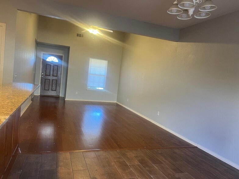 Building Photo - 3106 SW Deerfield Blvd