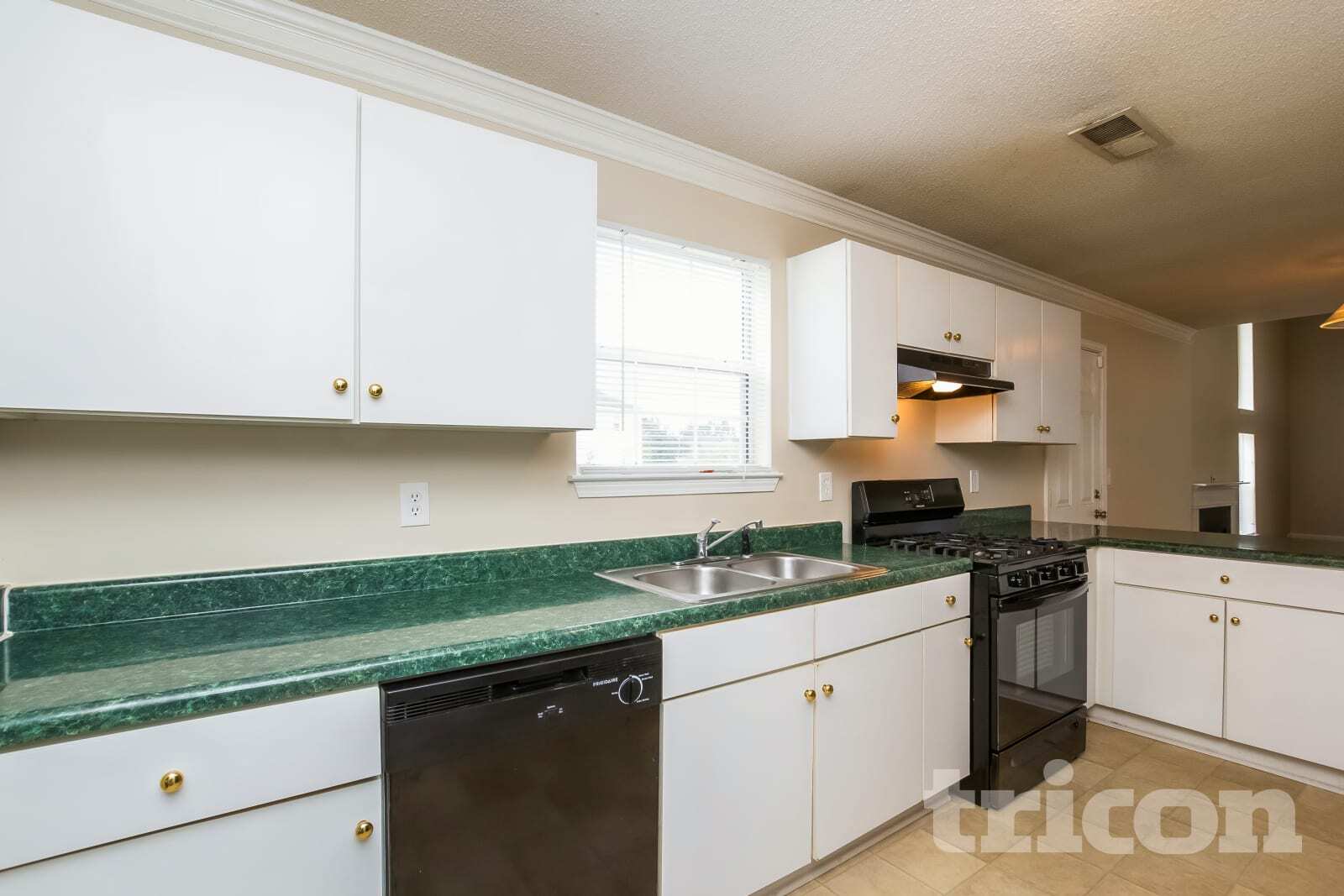 Building Photo - 3546 Riverview Club Dr