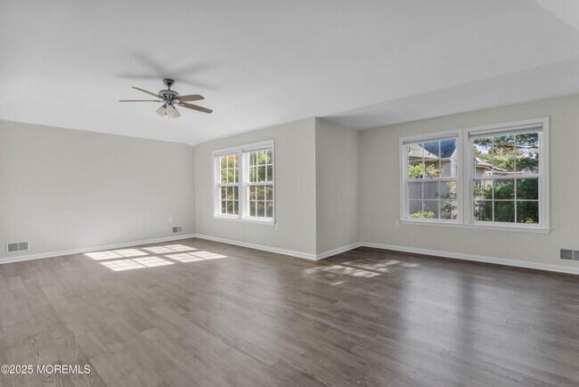 Building Photo - 20 Mulberry Ln