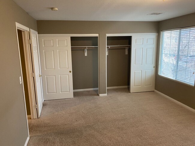 Building Photo - Gorgeous home close to Lake Sahara!