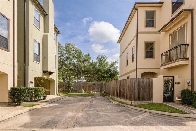 Building Photo - 3034 Orchard Ct