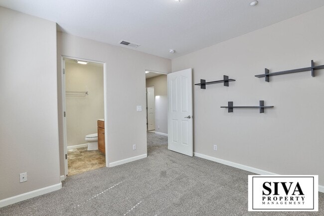 Building Photo - 808 Lenzen Ave