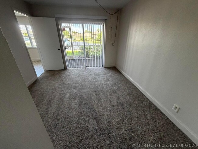 Building Photo - 1546 SE Royal Green Cir