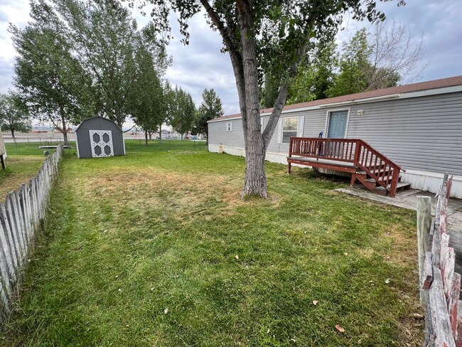 Building Photo - 3 Bedroom 2 Bath Updated Mobile Home with ...