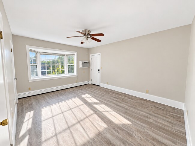 Building Photo - 388 E Merrimack St