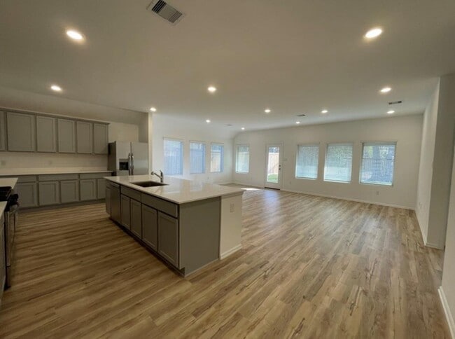 Building Photo - 7518 Angels Lndg Ln