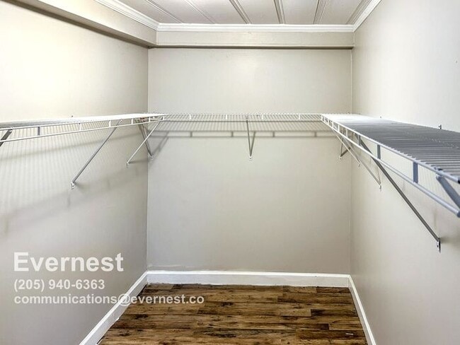 Building Photo - 3 Bed, 2 Bath Home with Fenced Yard / Pet-Friendly / Vouchers Accepted / Available Now!