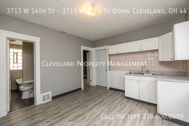 Building Photo - Wonderful Cleveland Duplex