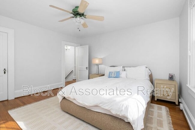 Building Photo - 1807 Sunset Dr