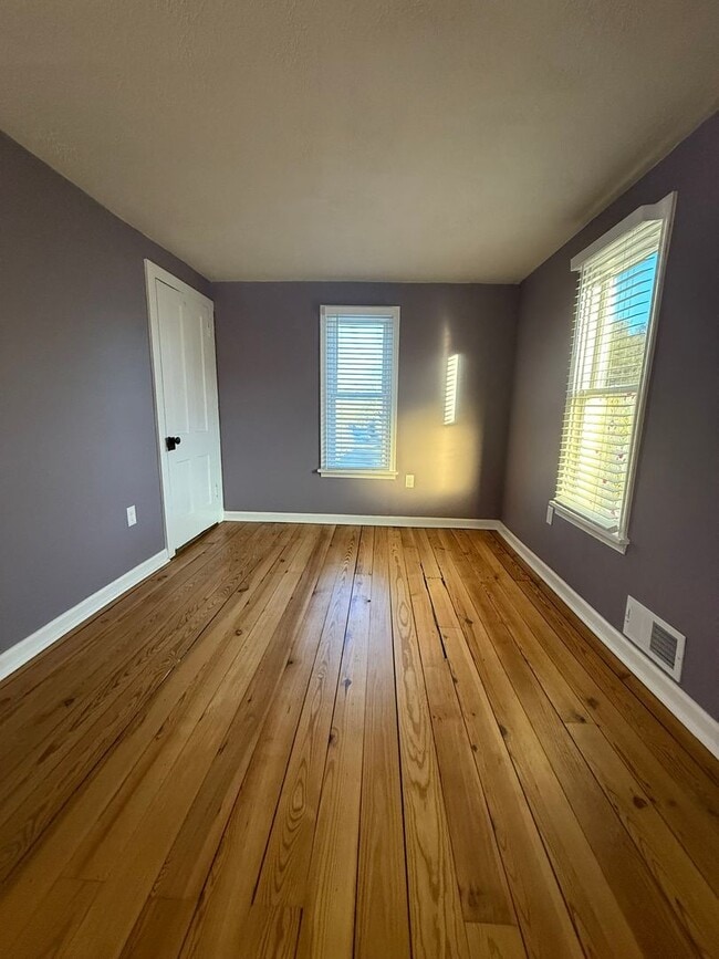 Building Photo - 960 Maple St