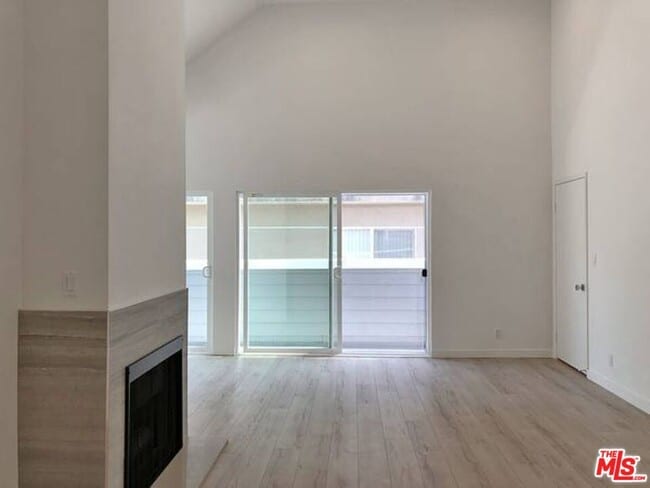 Building Photo - 853 Hayworth Ave