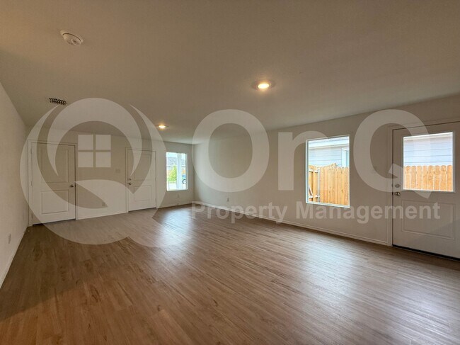 Building Photo - 1117 Desert Willow Dr