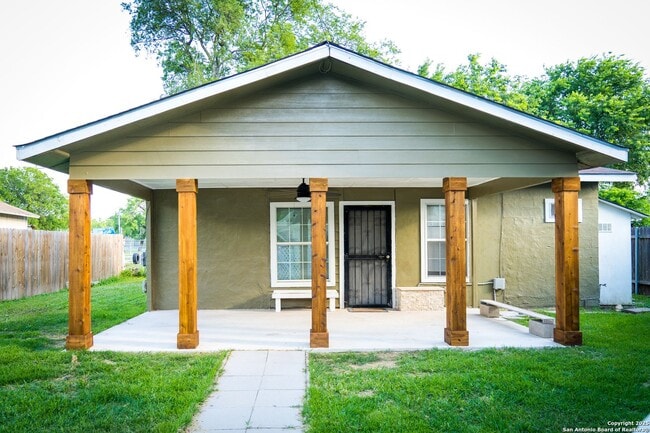 Building Photo - Super Cute 2Bed/1Bath Home for Lease! Available NOW!